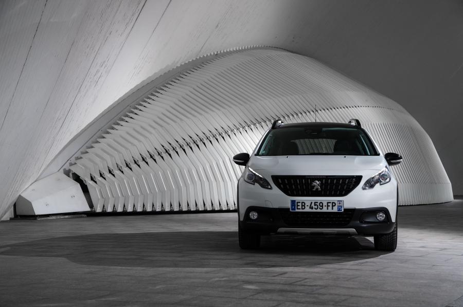  Peugeot 2008 GT Line 2016 года  (фото 38 из 42)